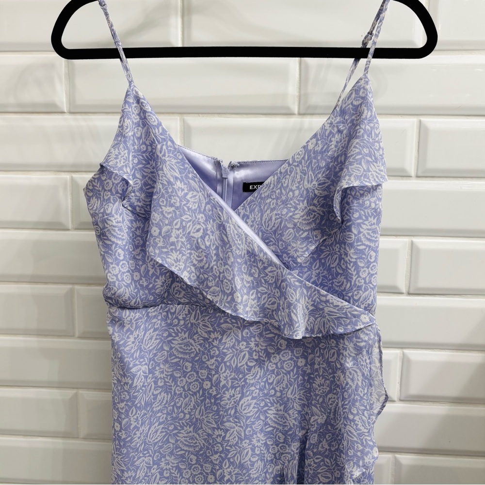 Express Women’s Purple/White Floral Patterned Wrap Dress - Picture 4 of 8